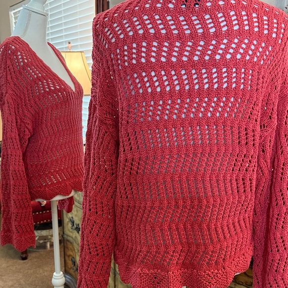 American Eagle Outfitters Red Open Knit V-Neck Sweater - Picture 4 of 10